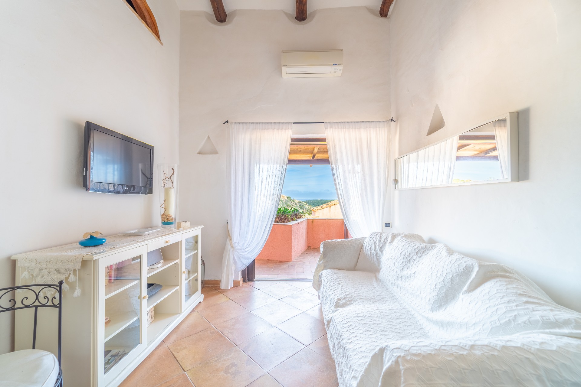 Elegant flat with sea view in Liscia di Vacca